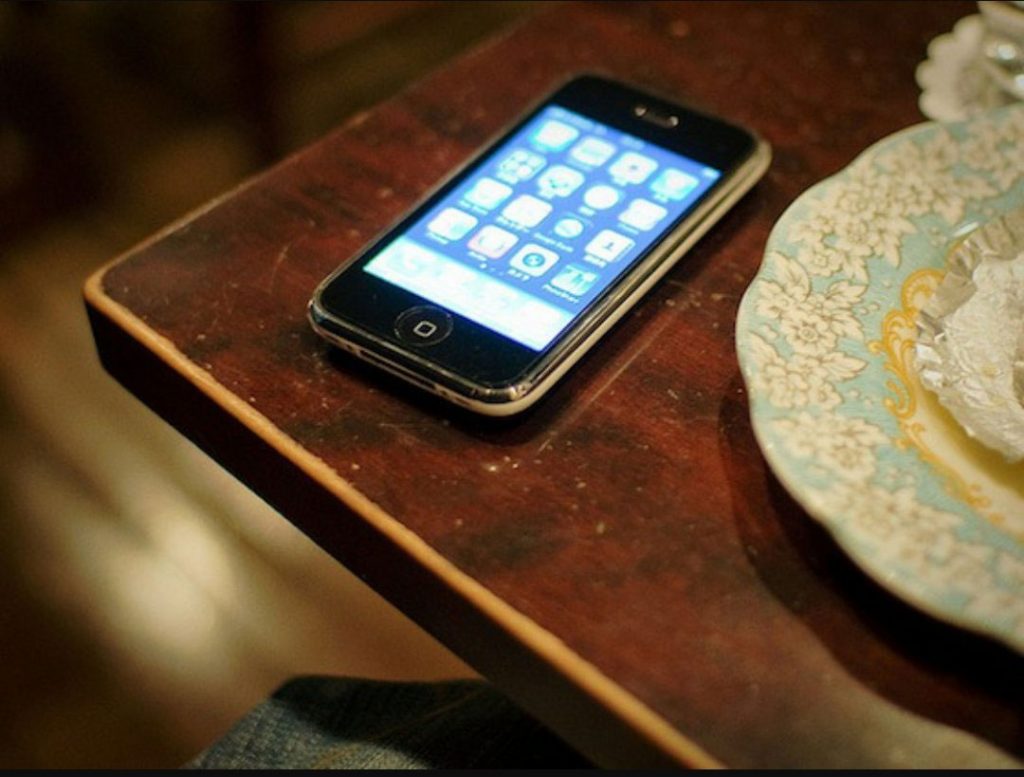 phone-on-the-table